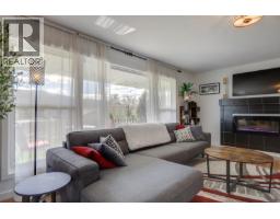Kitchen - 9811 Venables Drive, Vernon, BC V1B2K1 Photo 7