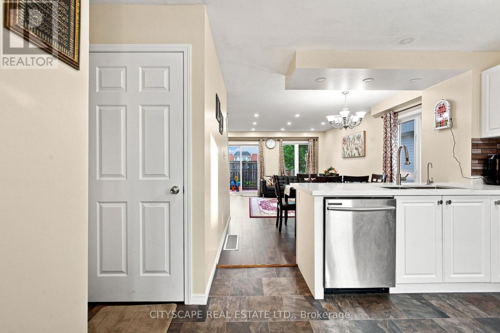 #37 350 DUNDAS STREET S - Image 21