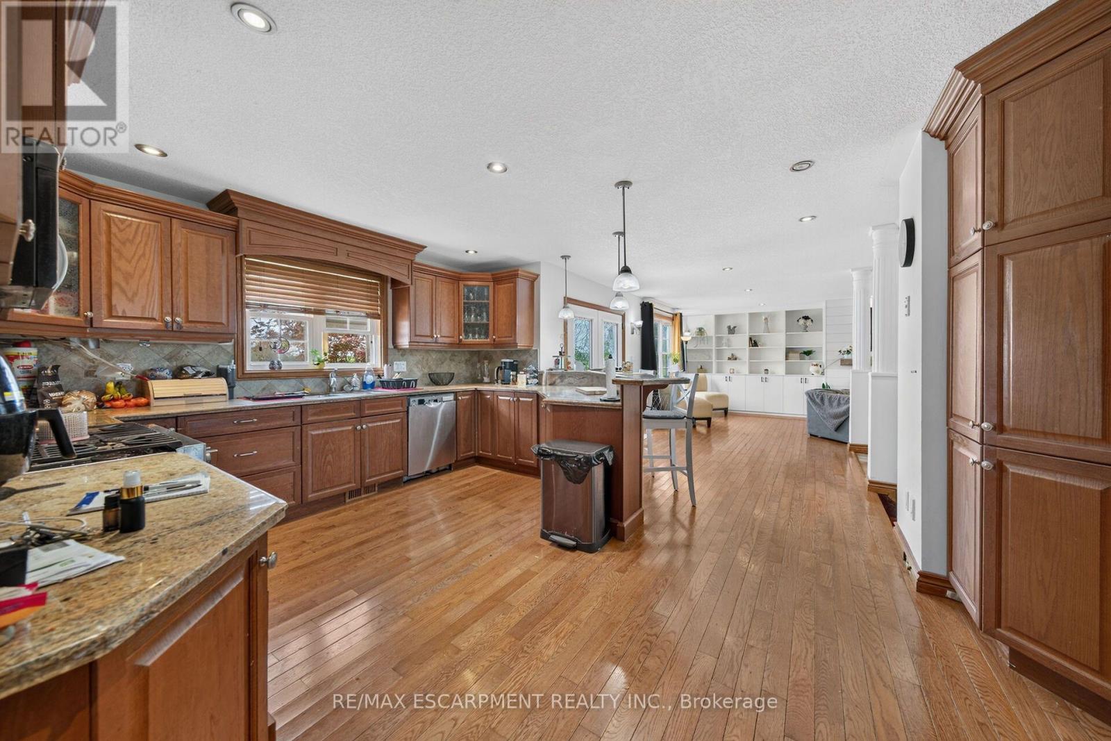 55 MONTURE STREET N - 18