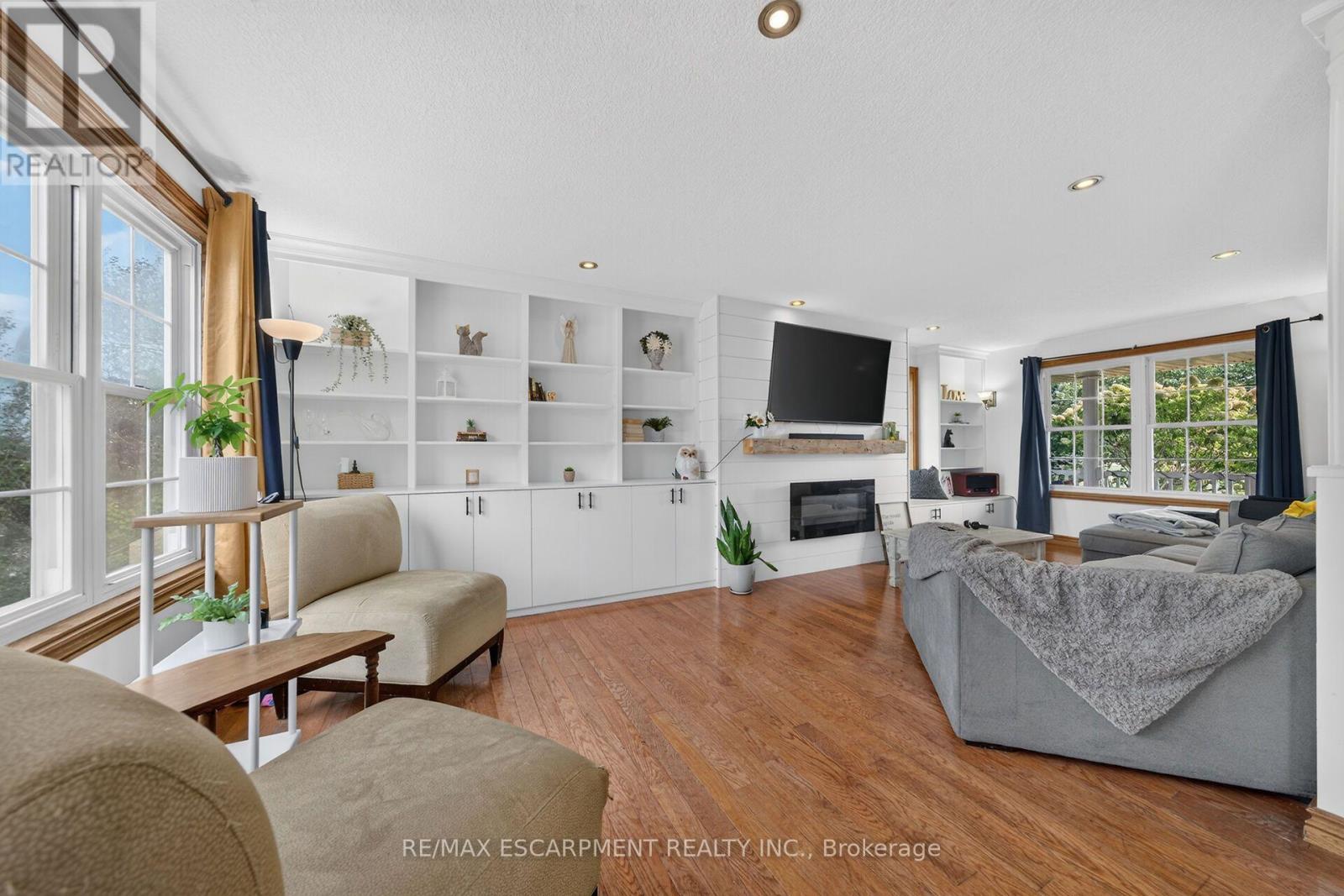 55 MONTURE STREET N - 6