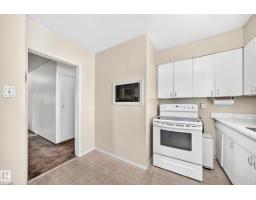 Mud room - 10528 128 Av Nw, Edmonton, AB T5E0J3 Photo 9