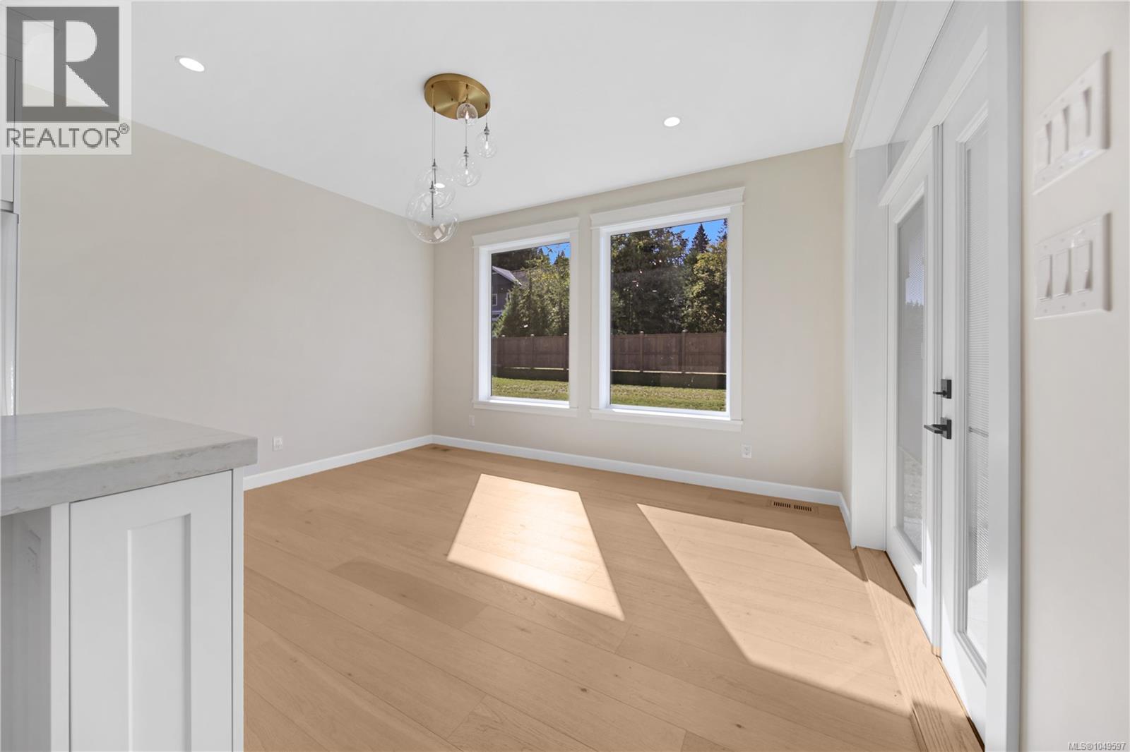 2780 Burde St - 25