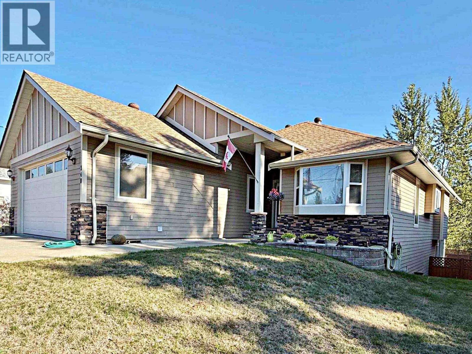 340 Robson Place - 3