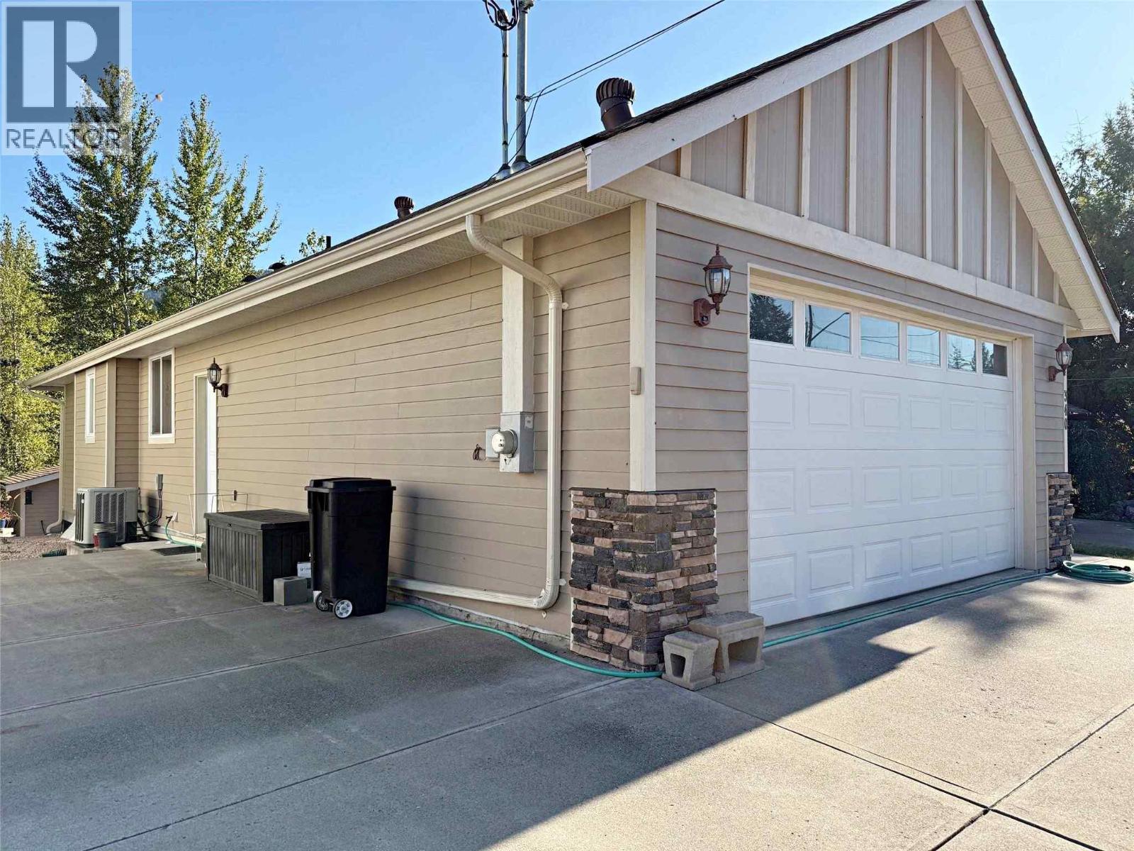 340 Robson Place - Image 16