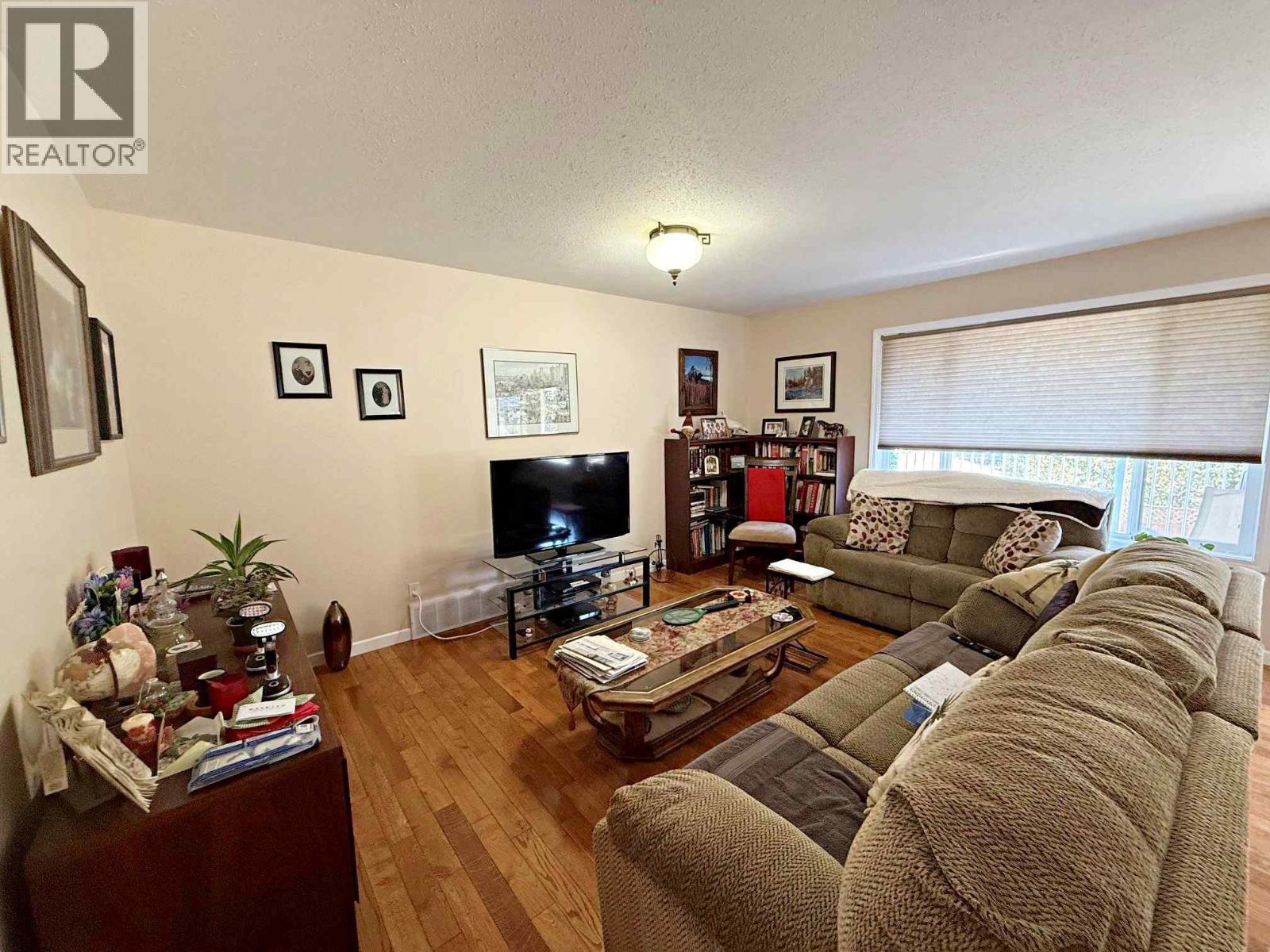 340 Robson Place - 7