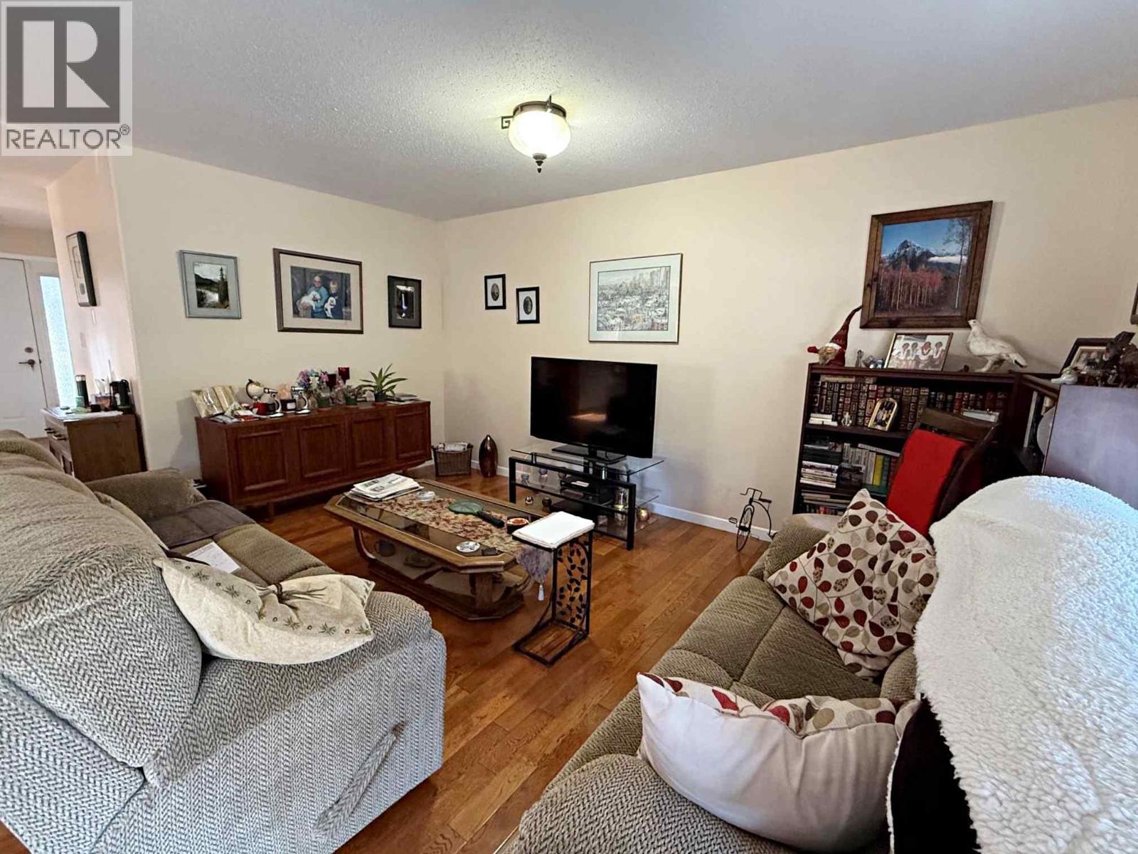 340 Robson Place - Image 8