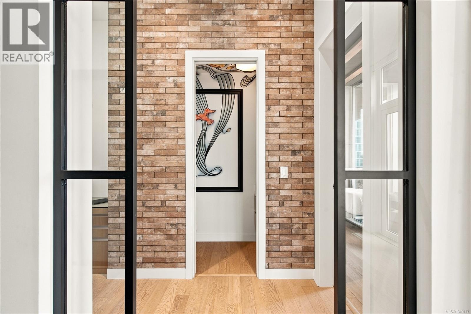 PH3 1033 Cook Street, Victoria
