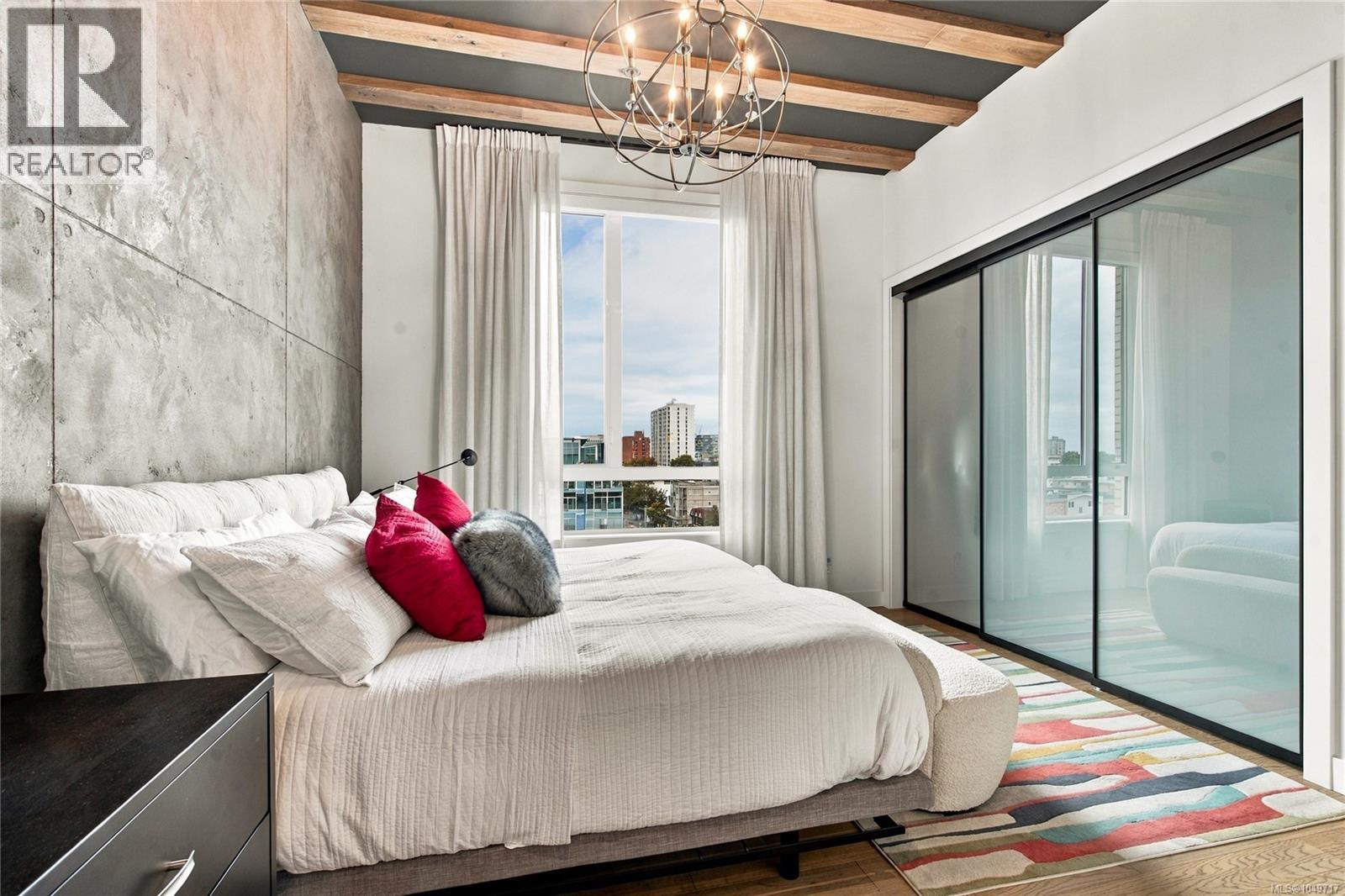 PH3 1033 Cook Street, Victoria