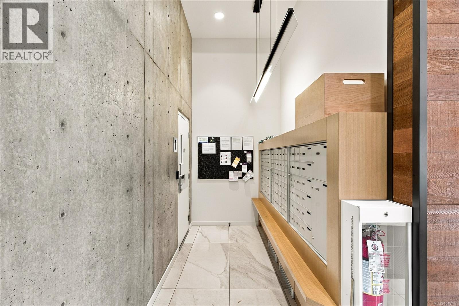 PH3 1033 Cook Street, Victoria