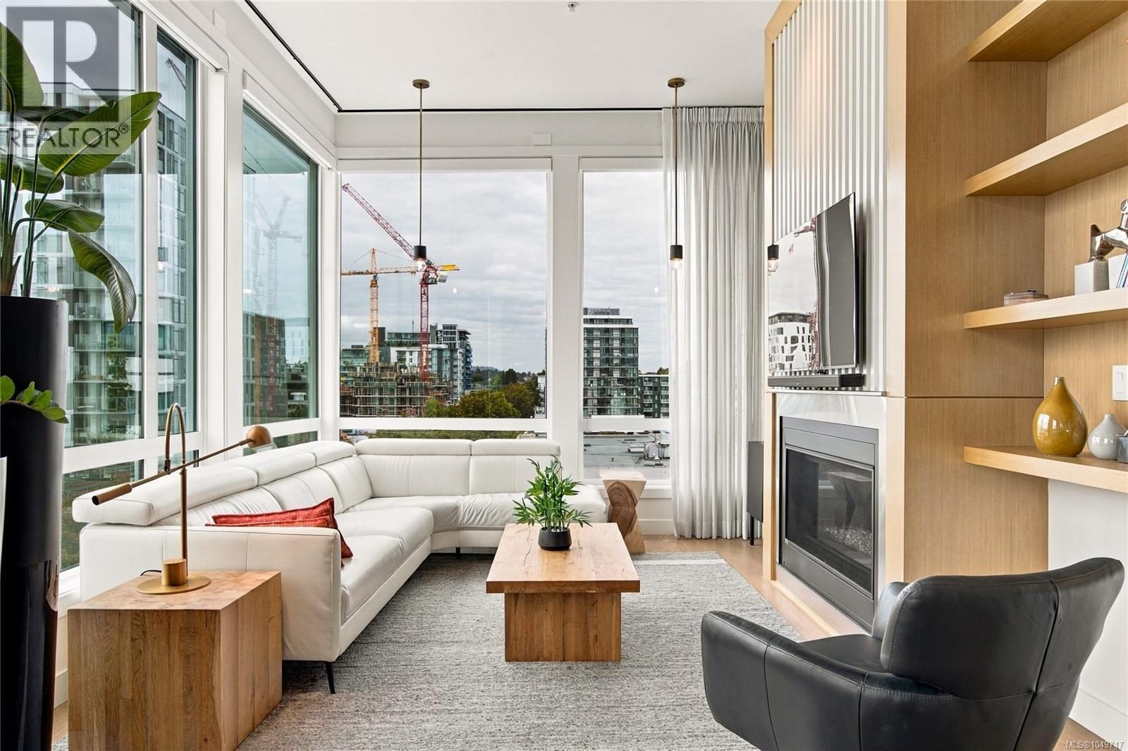 PH3 1033 Cook Street, Victoria