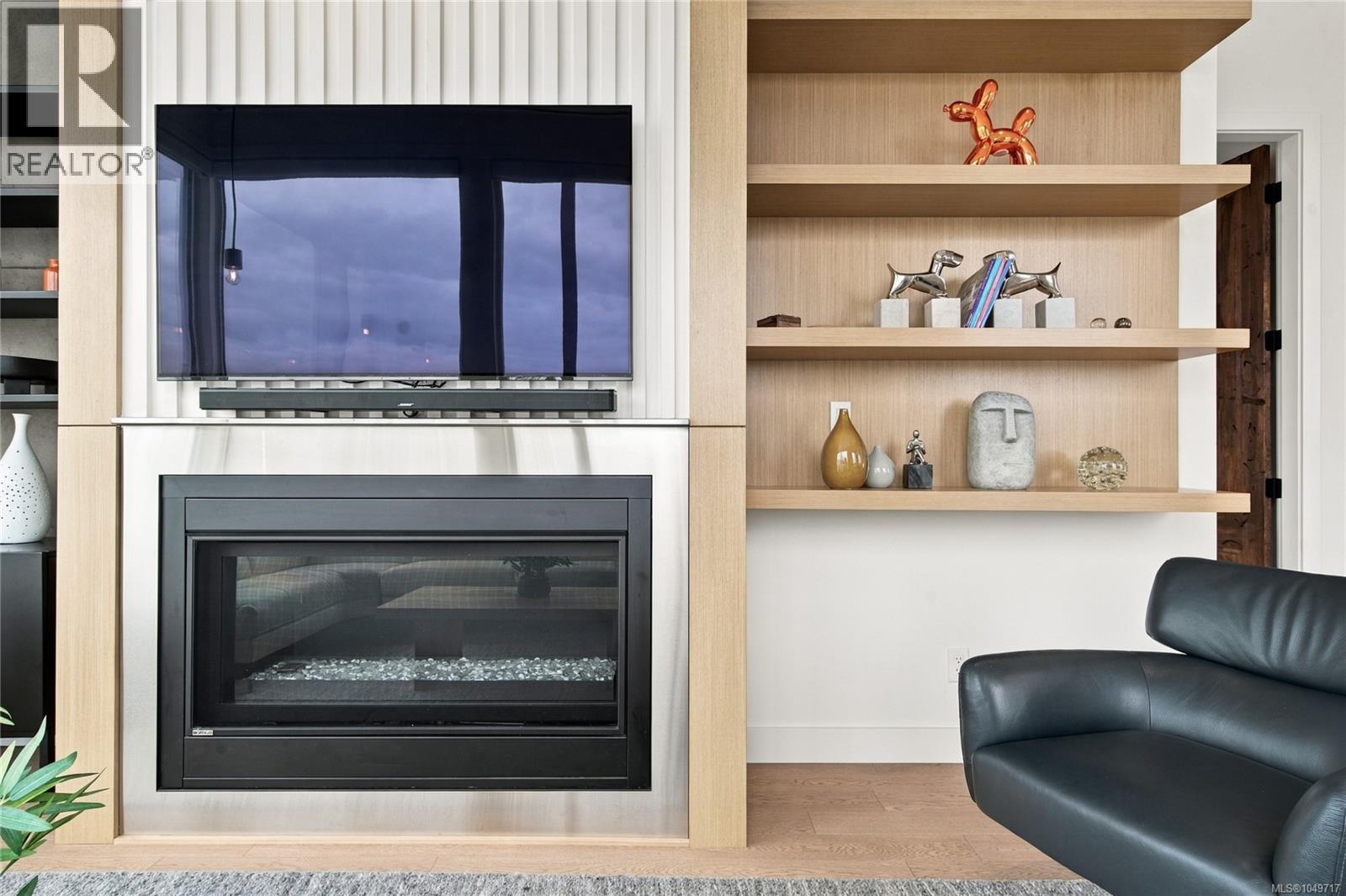 PH3 1033 Cook Street, Victoria