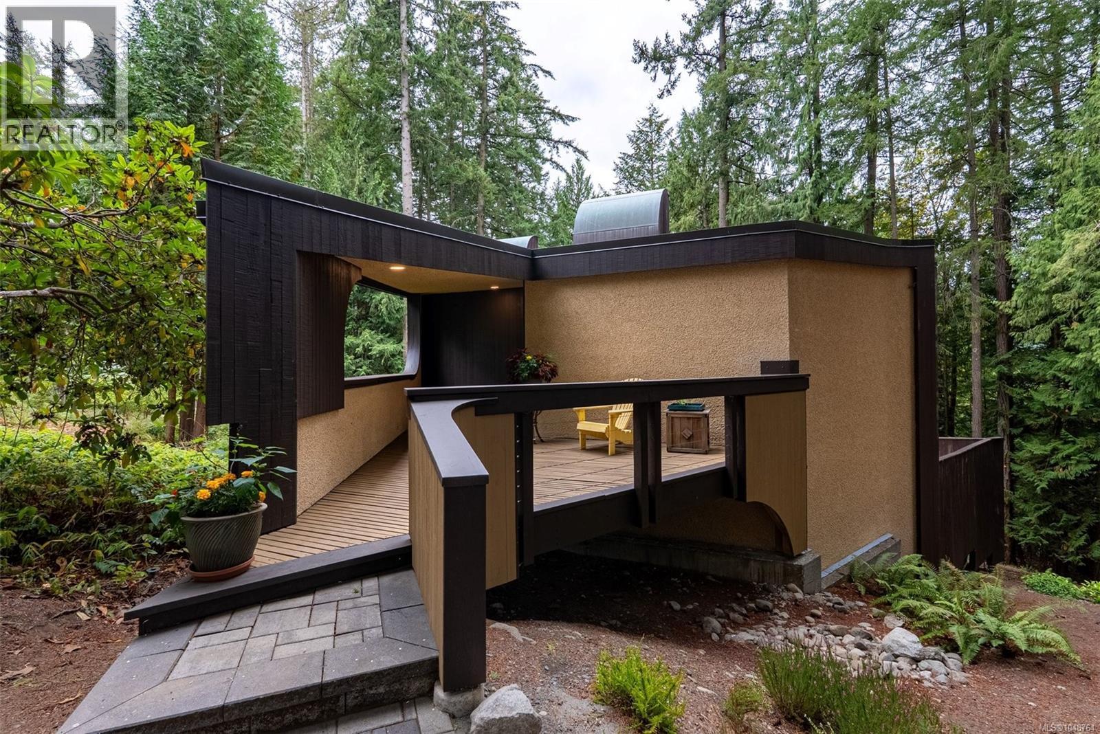 5748 West Saanich Rd - 42