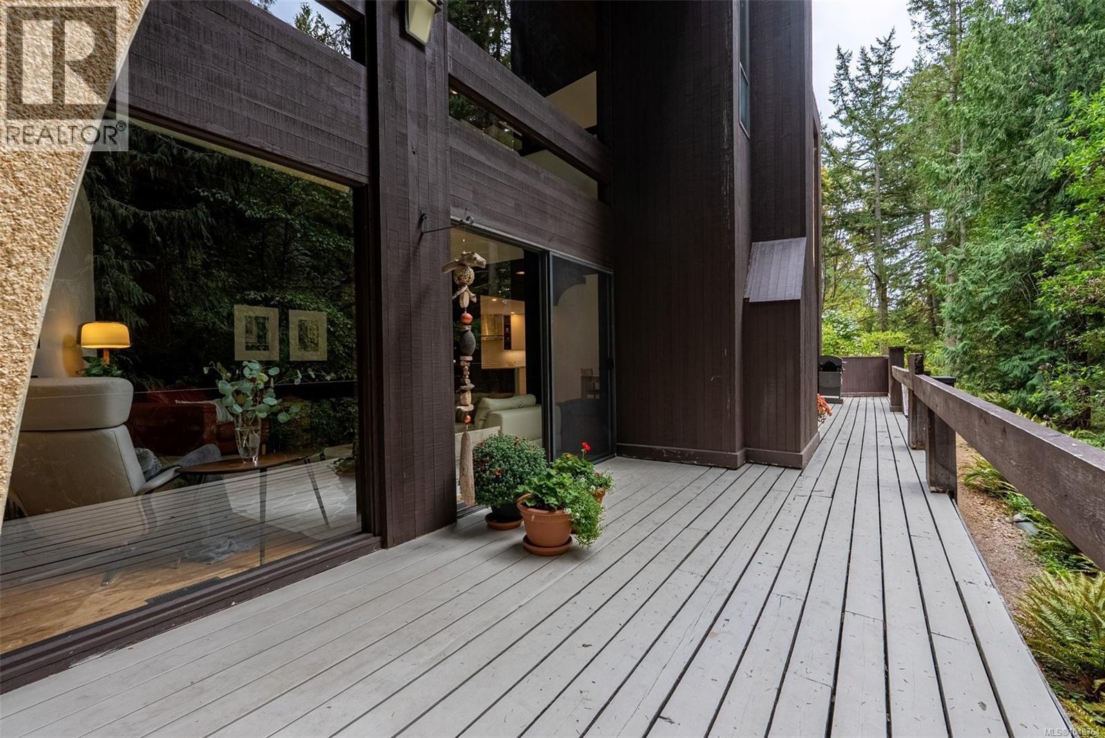  5748 West Saanich Road, Saanich