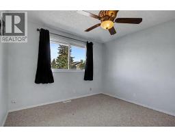 2444 Woodview Drive Sw, Calgary, AB T2W4X7 Photo 11