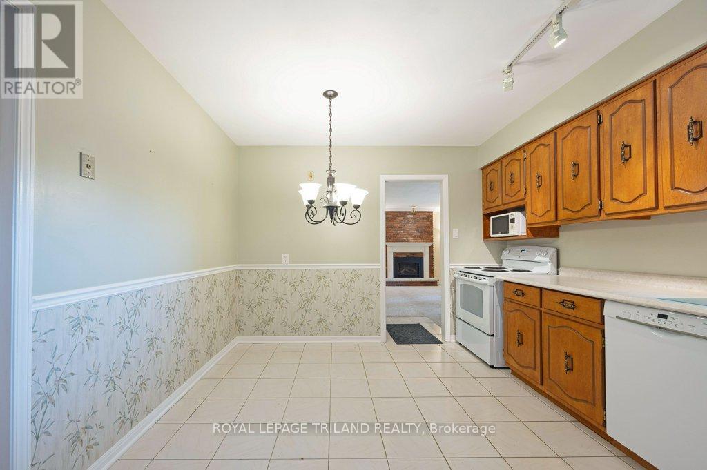 44 SPENCER CRESCENT - 12