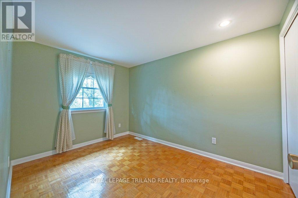 44 SPENCER CRESCENT - 25