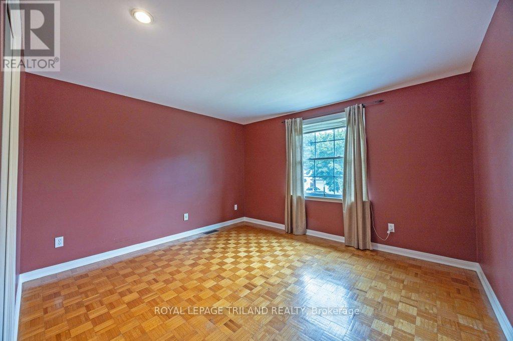 44 SPENCER CRESCENT - 26