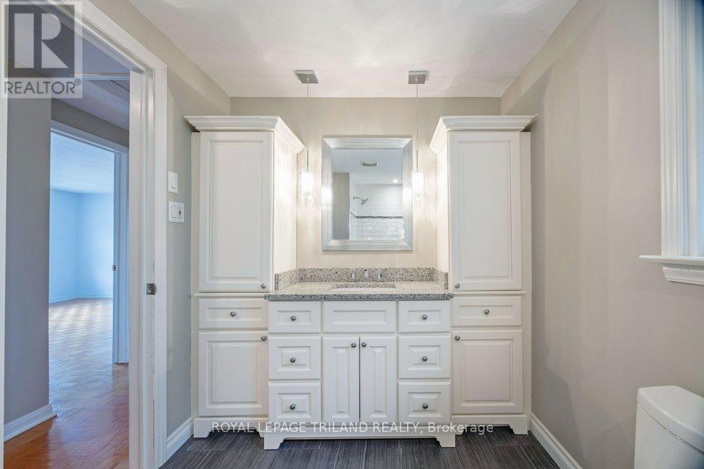 44 SPENCER CRESCENT - 28