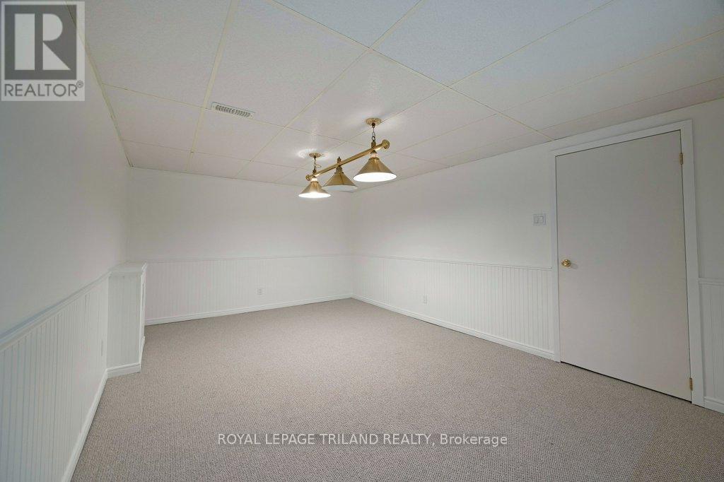 44 SPENCER CRESCENT - 32