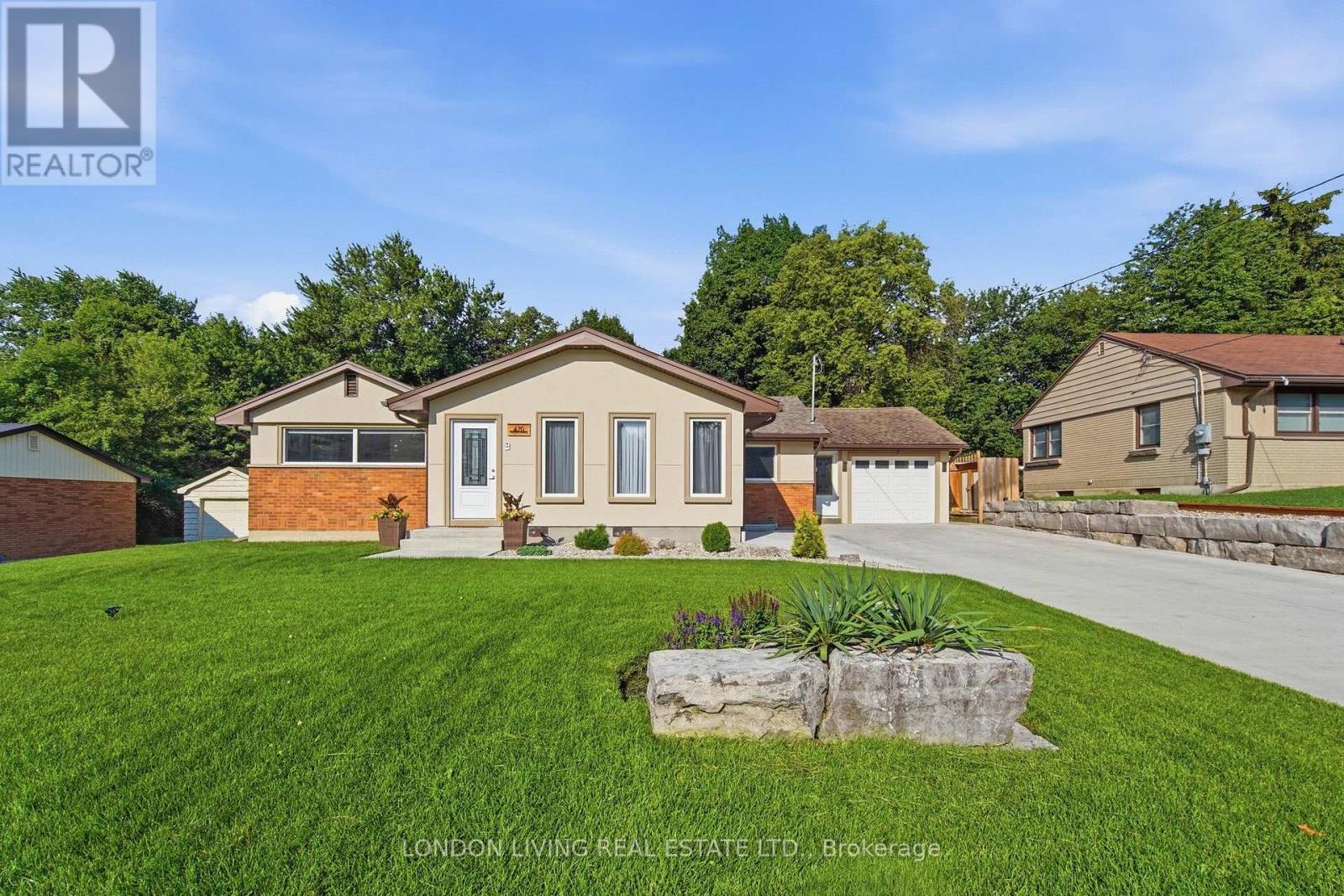 470 COOMBS AVENUE - 1