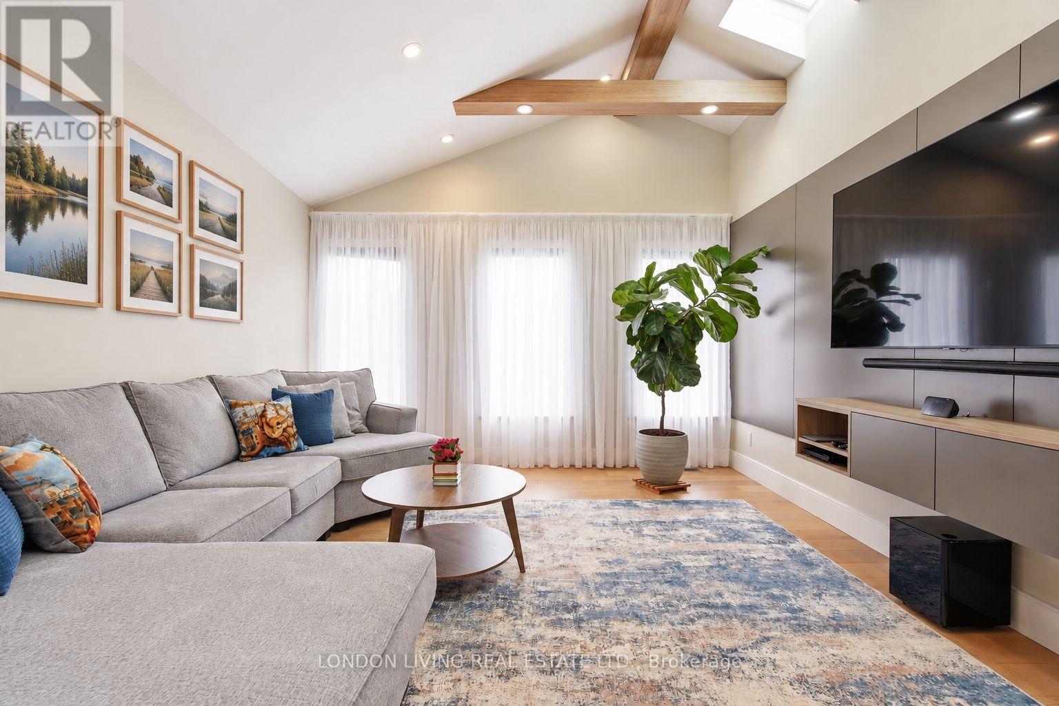470 COOMBS AVENUE - 6