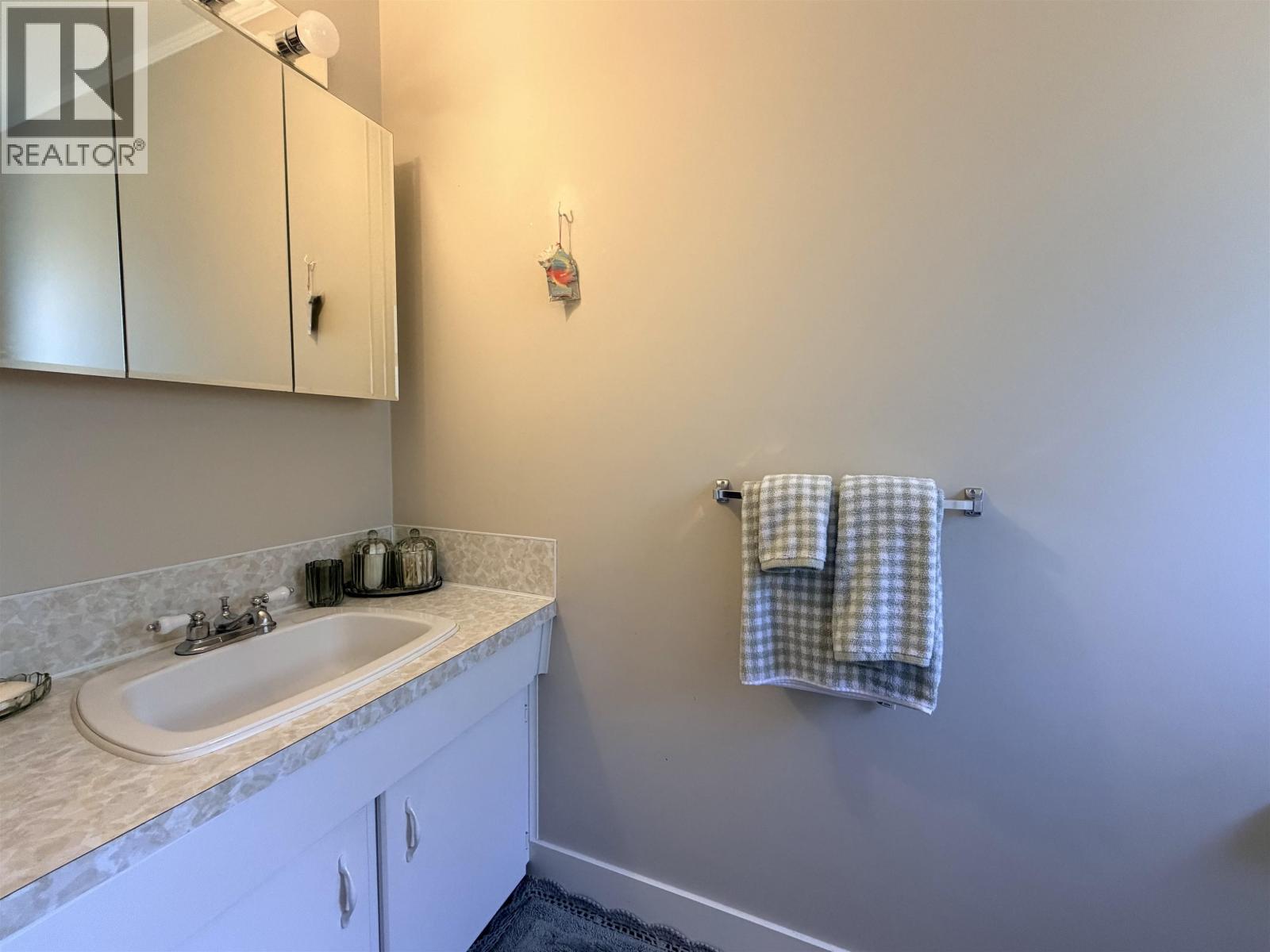 754 ROBERTS DRIVE - Image 15