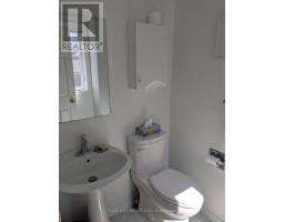 Bathroom - 1 - 817 High Street, Ottawa, ON K2B6C3 Photo 7