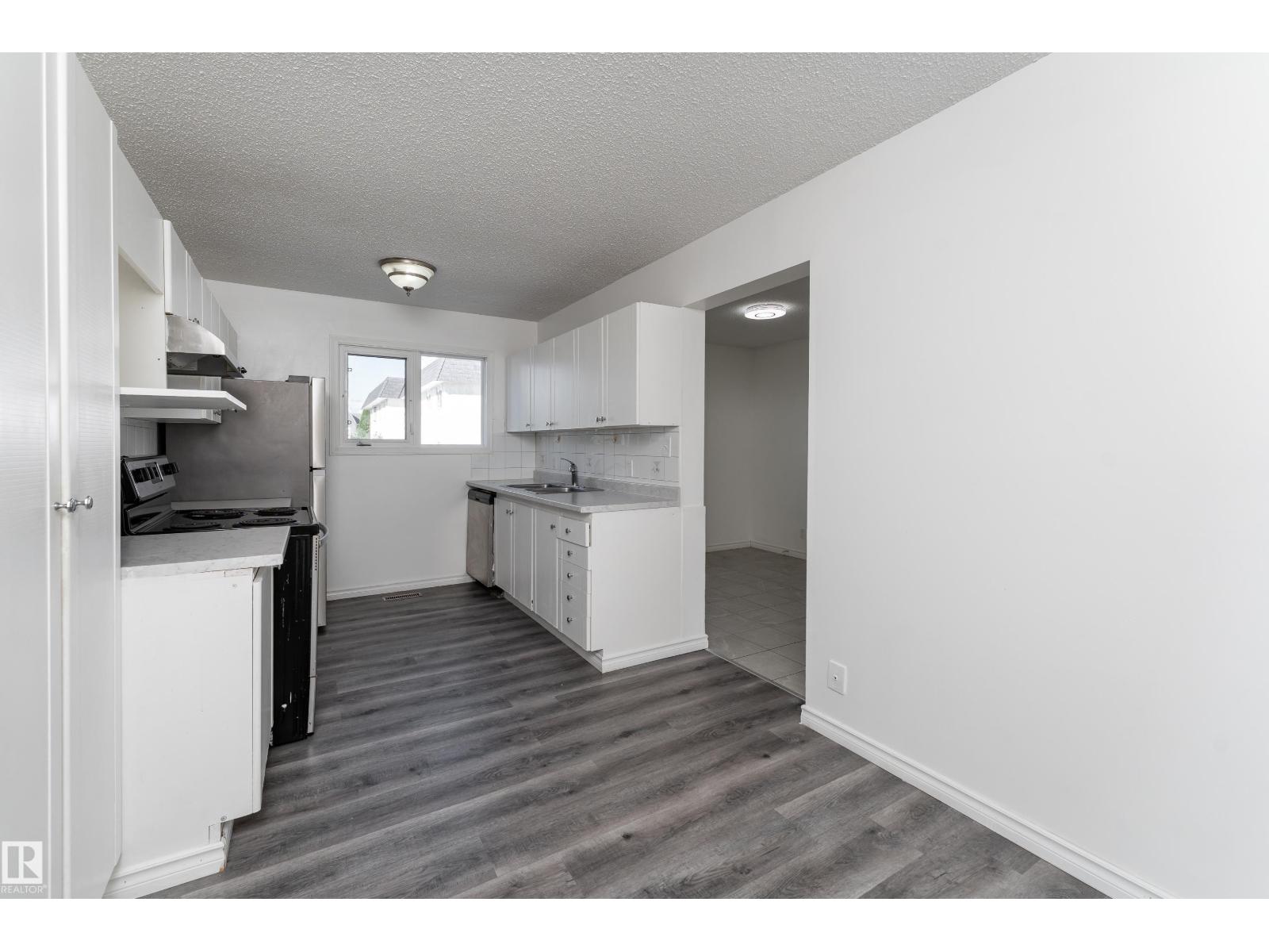 11363 22 AV NW - 9