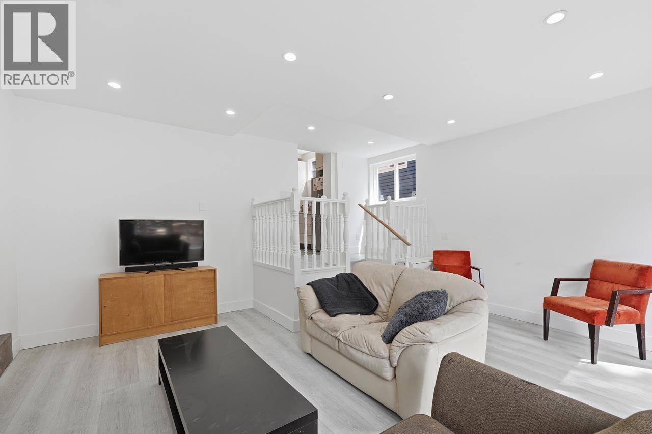 14 W 14TH AVENUE, Vancouver