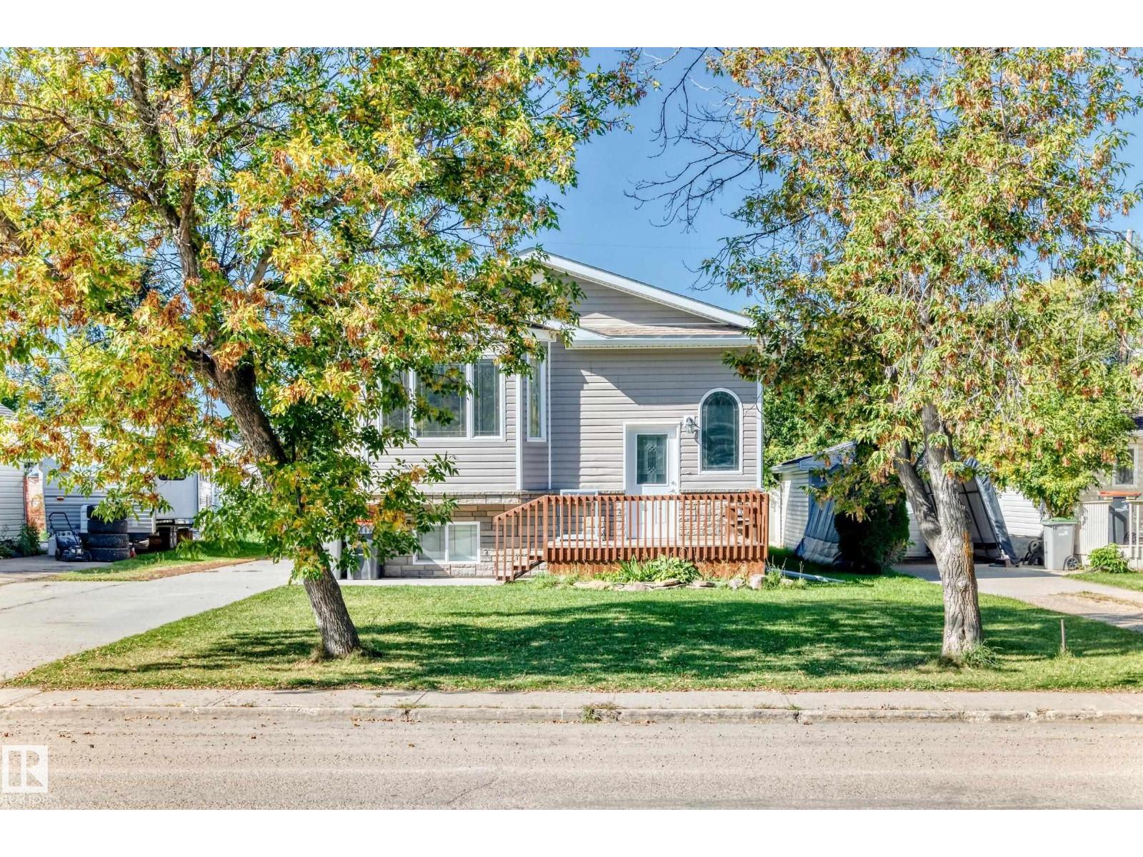 5226 52 ST - 1