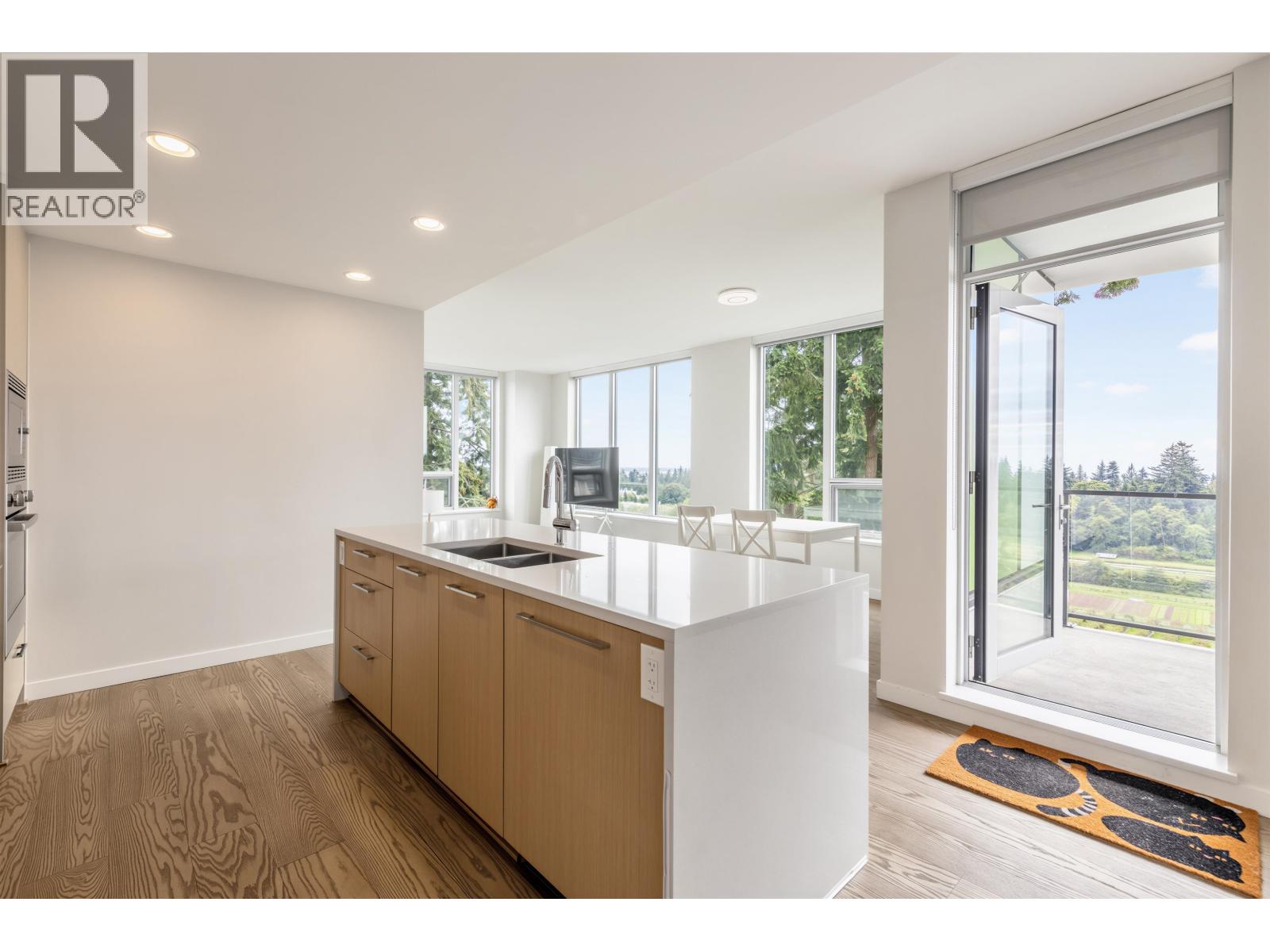 909 3533 ROSS DRIVE, Vancouver