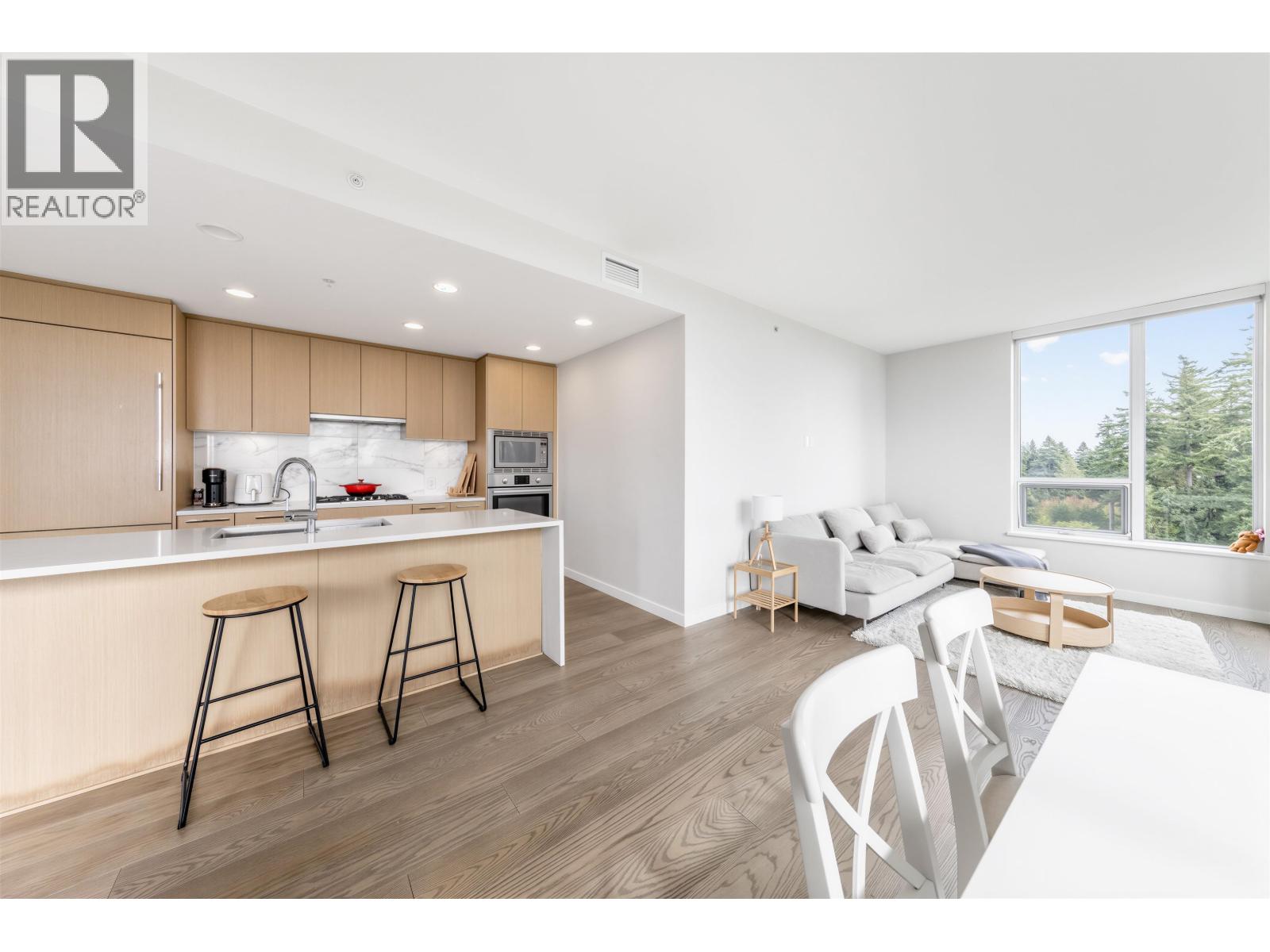909 3533 ROSS DRIVE, Vancouver