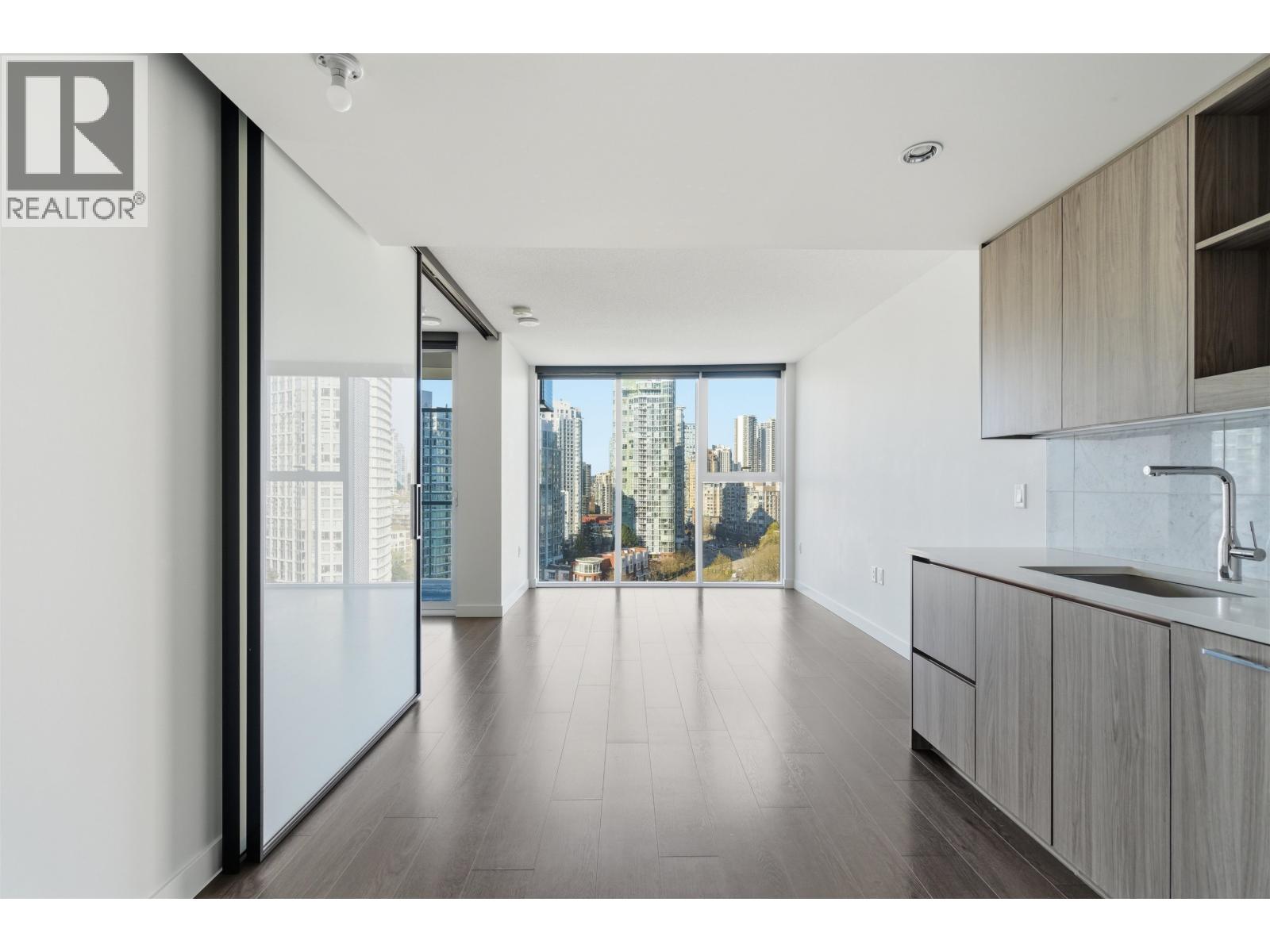 1587 87 NELSON STREET, Vancouver