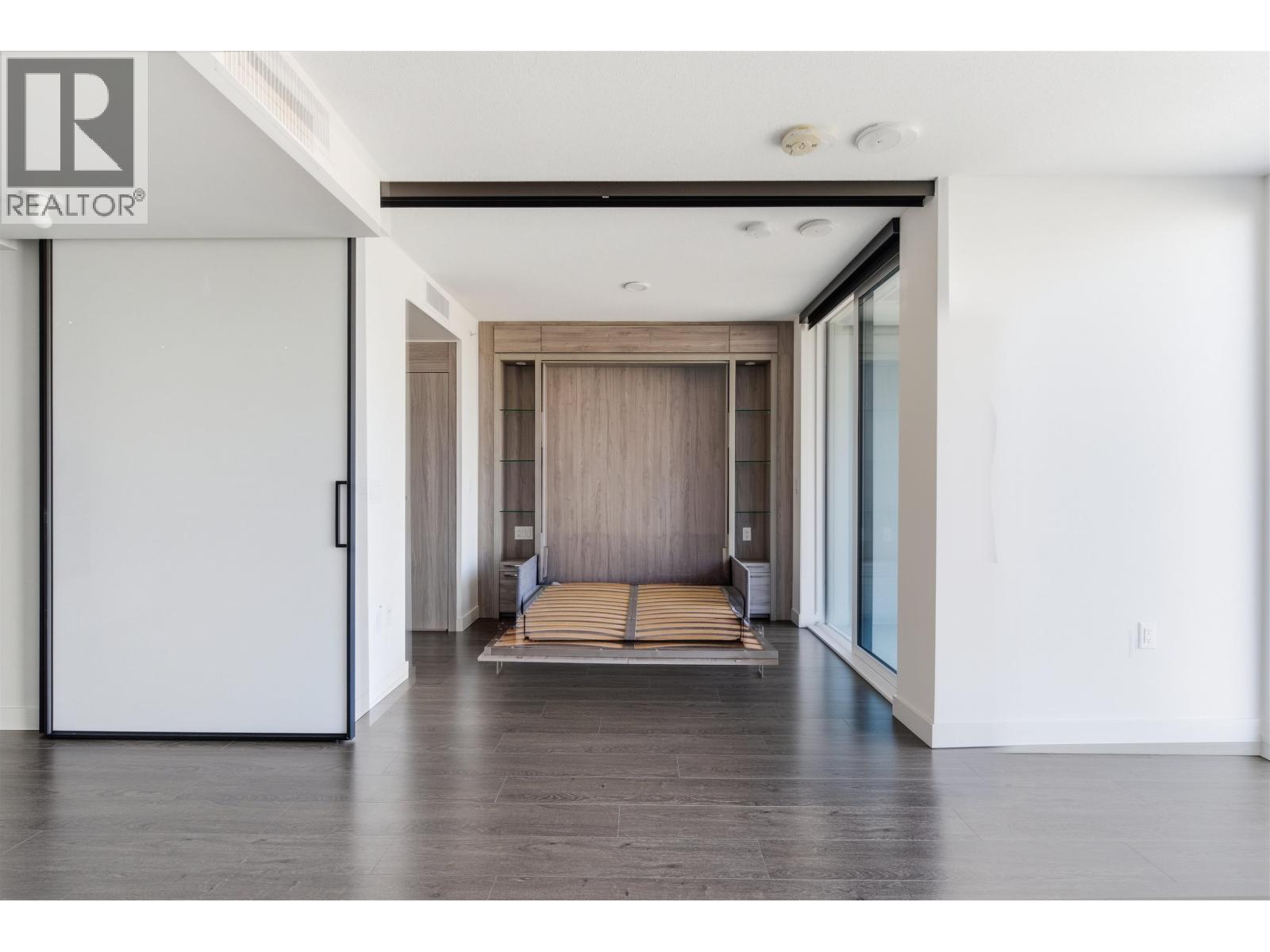 1587 87 NELSON STREET, Vancouver
