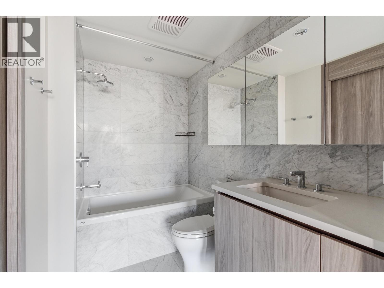 1587 87 NELSON STREET, Vancouver