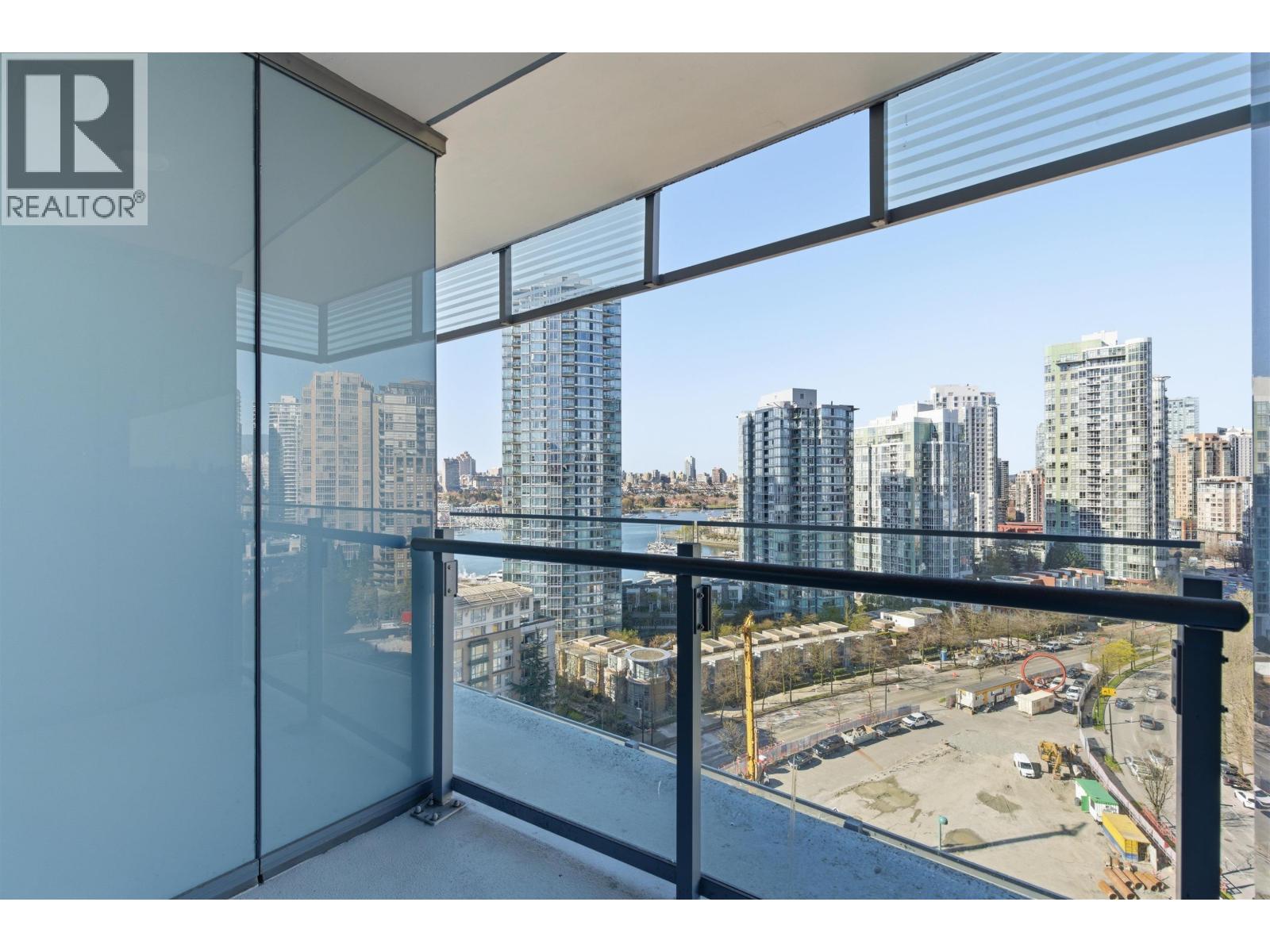 1587 87 NELSON STREET, Vancouver