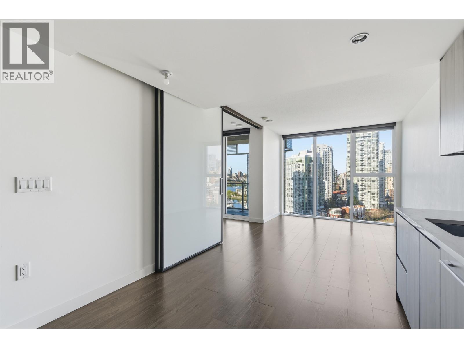 1587 87 NELSON STREET, Vancouver