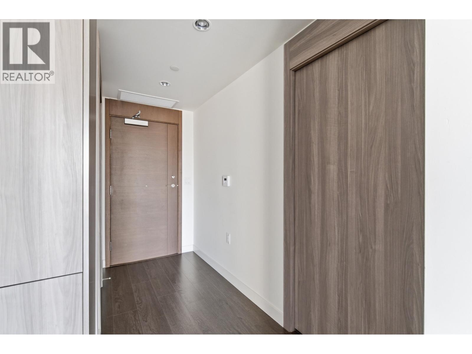 1587 87 NELSON STREET, Vancouver