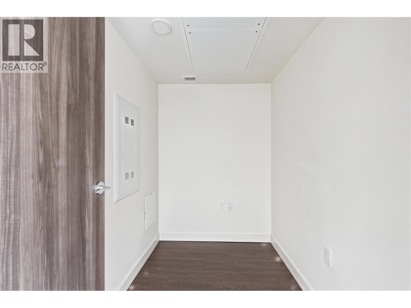 1587 87 NELSON STREET, Vancouver