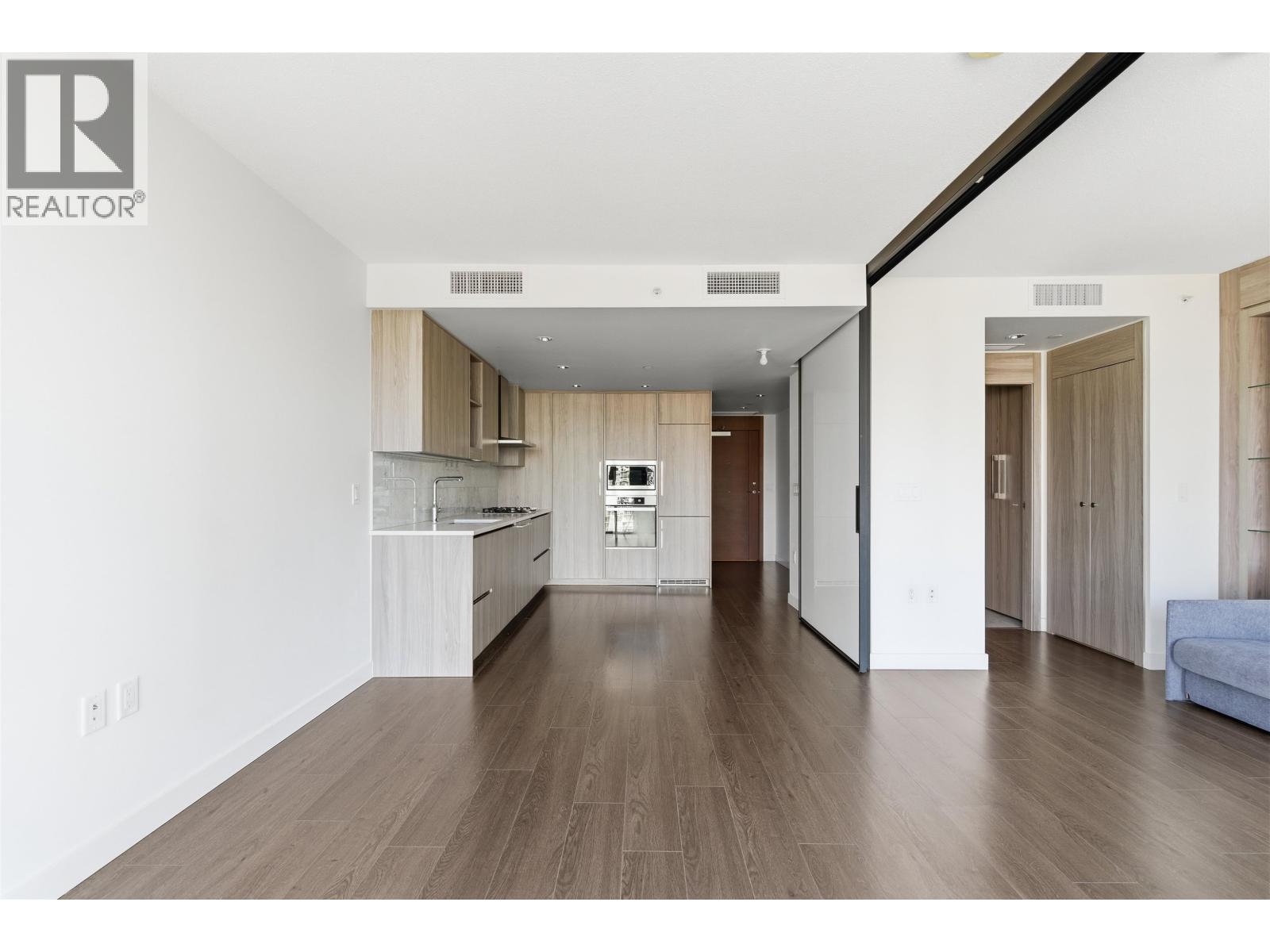 1587 87 NELSON STREET, Vancouver