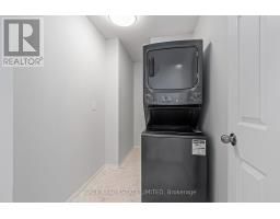 1015 - 30 Harding Boulevard W, Richmond Hill, ON L4C9M3 Photo 10