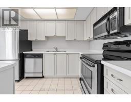 1015 - 30 Harding Boulevard W, Richmond Hill, ON L4C9M3 Photo 11