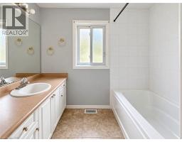 63 Orchid Crescent, Kitchener, ON N2E3N3 Photo 17