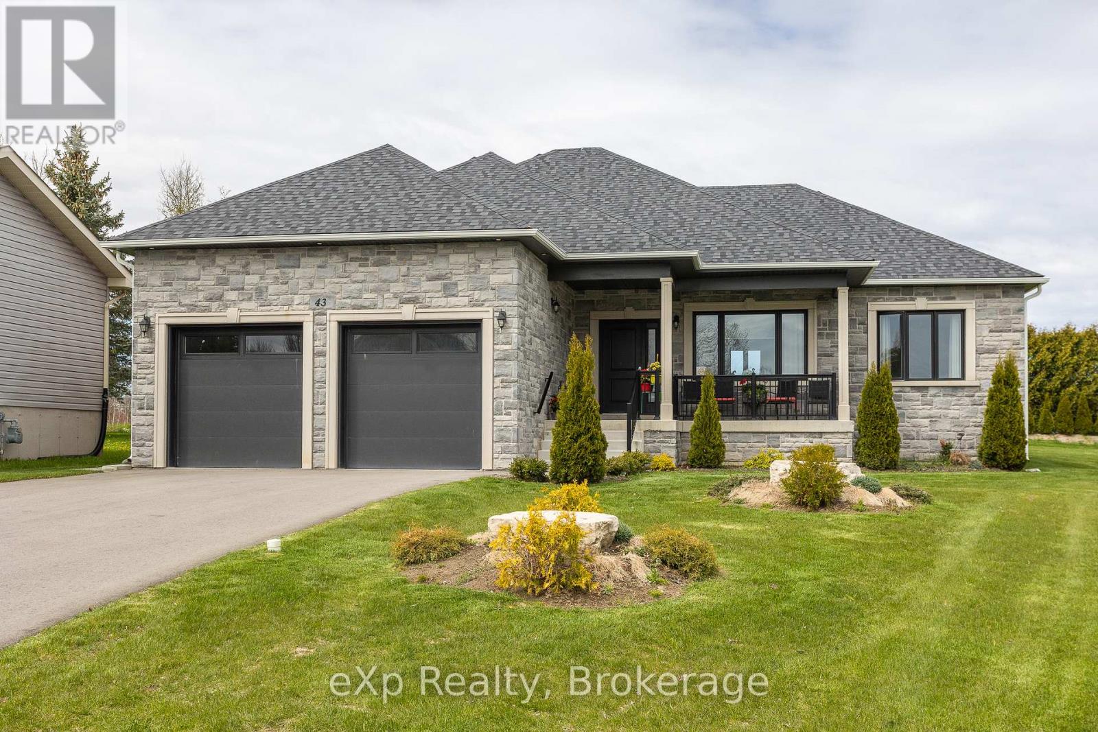 Property for sale at 43 COUNTRY CRESCENT