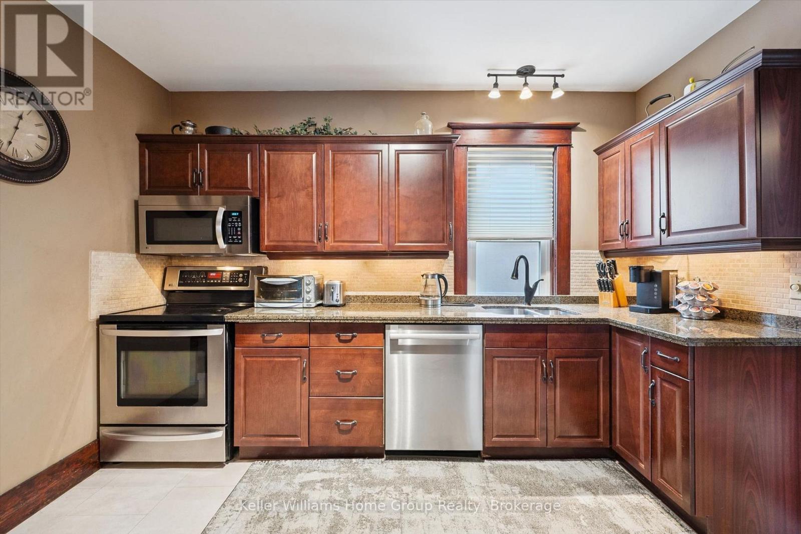 330 ANGUS STREET - Image 13