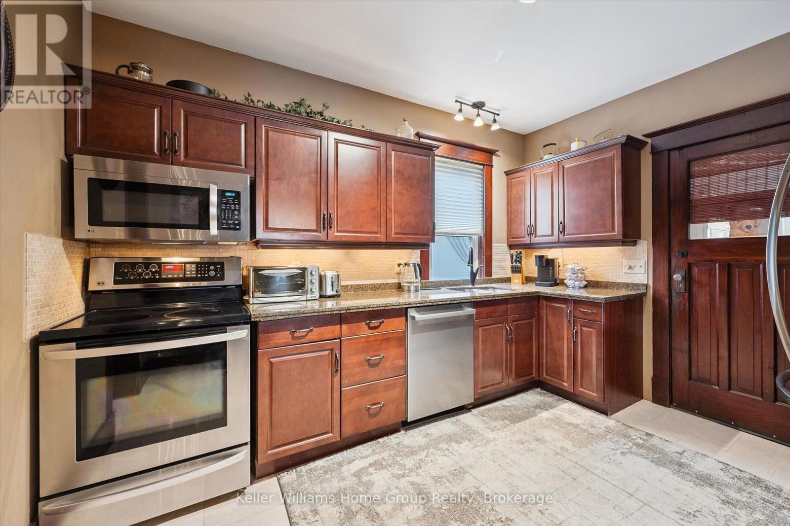 330 ANGUS STREET - Image 14