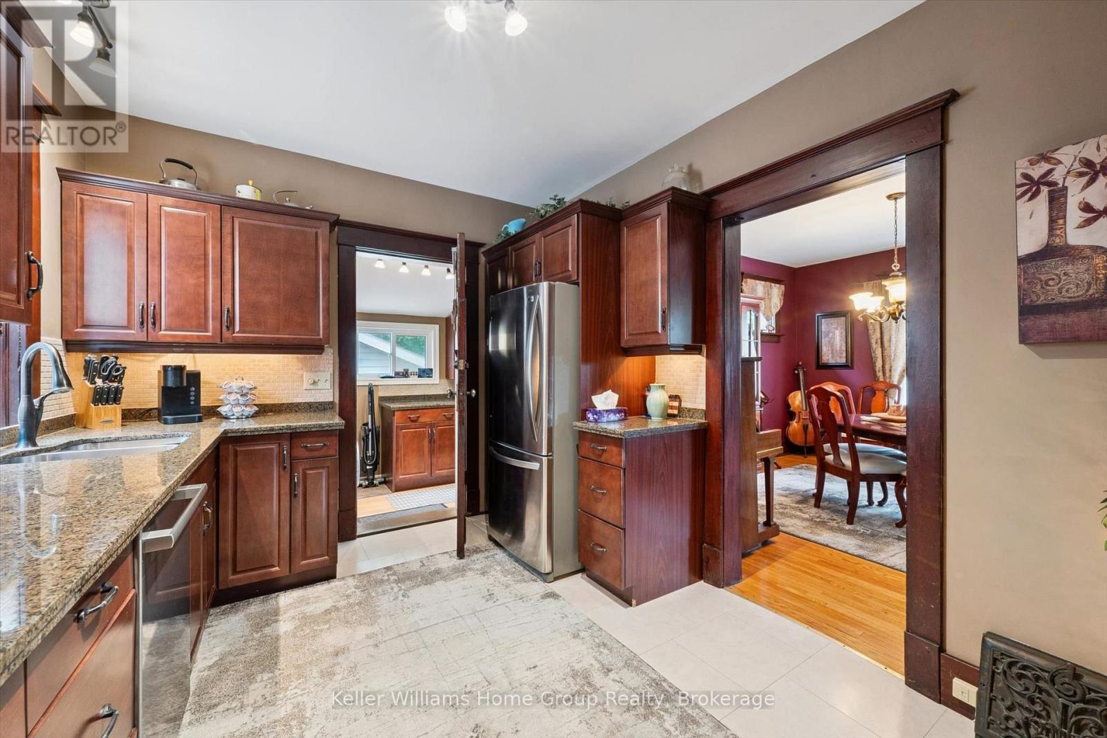 330 ANGUS STREET - Image 15