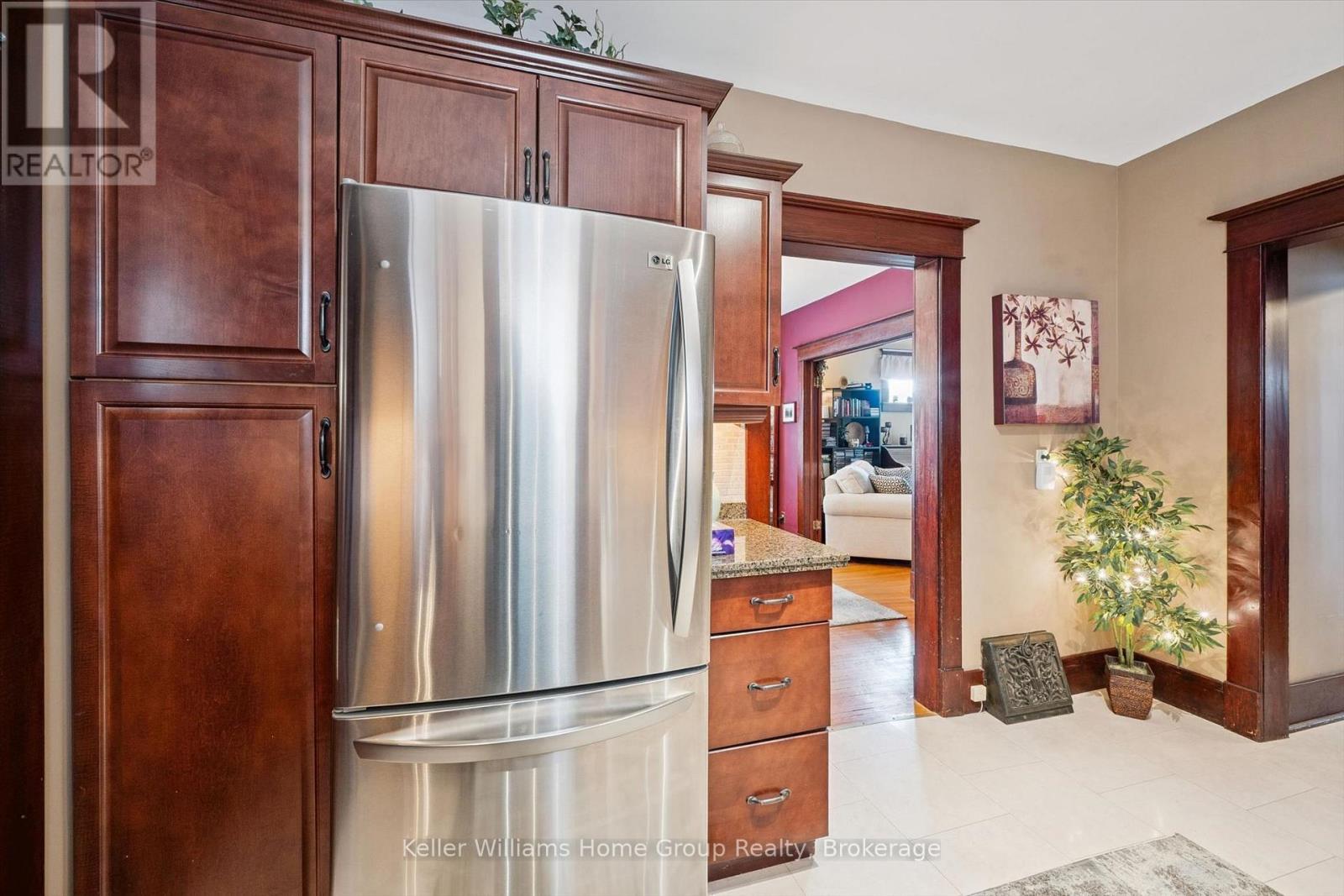 330 ANGUS STREET - Image 16