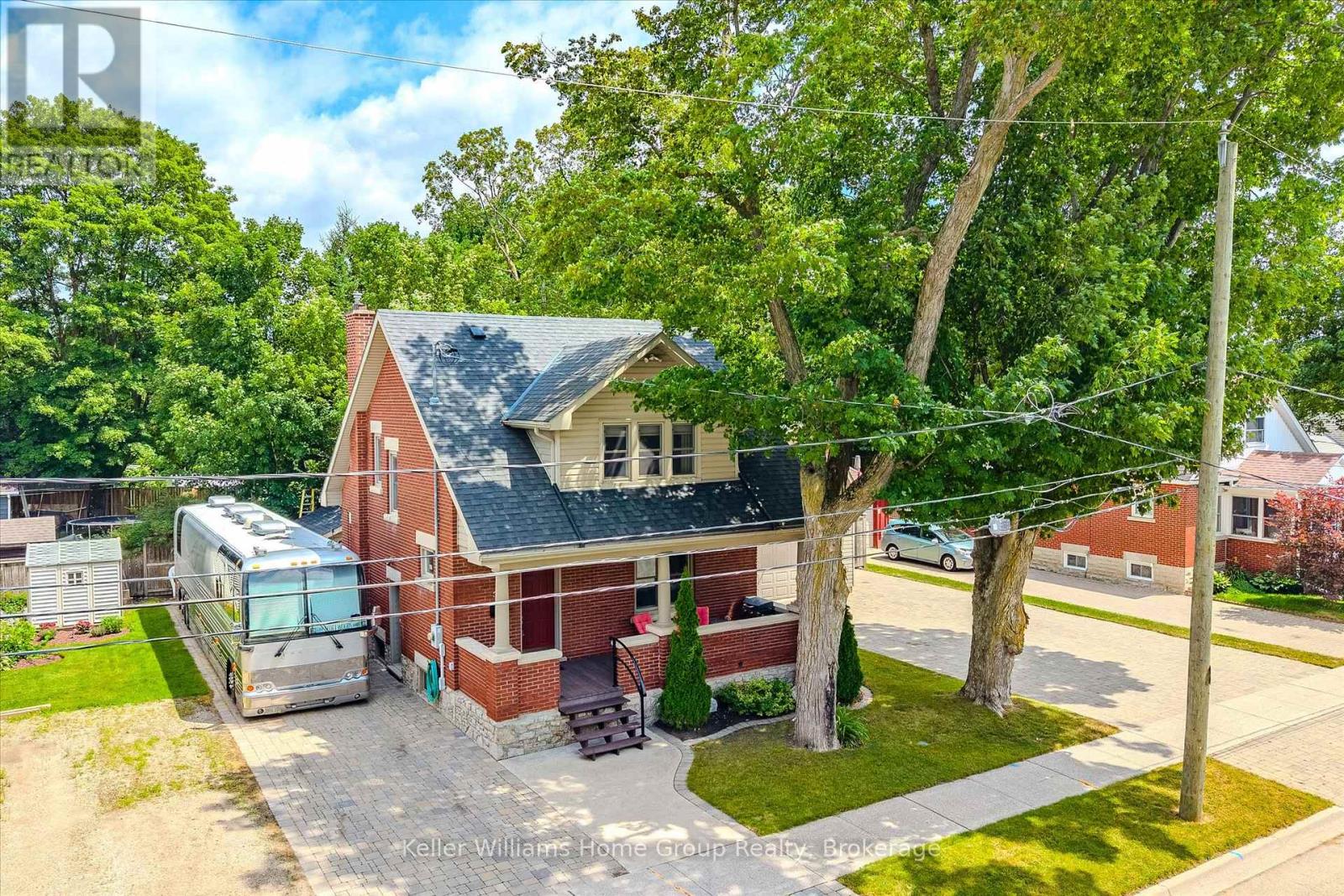 330 ANGUS STREET - 2