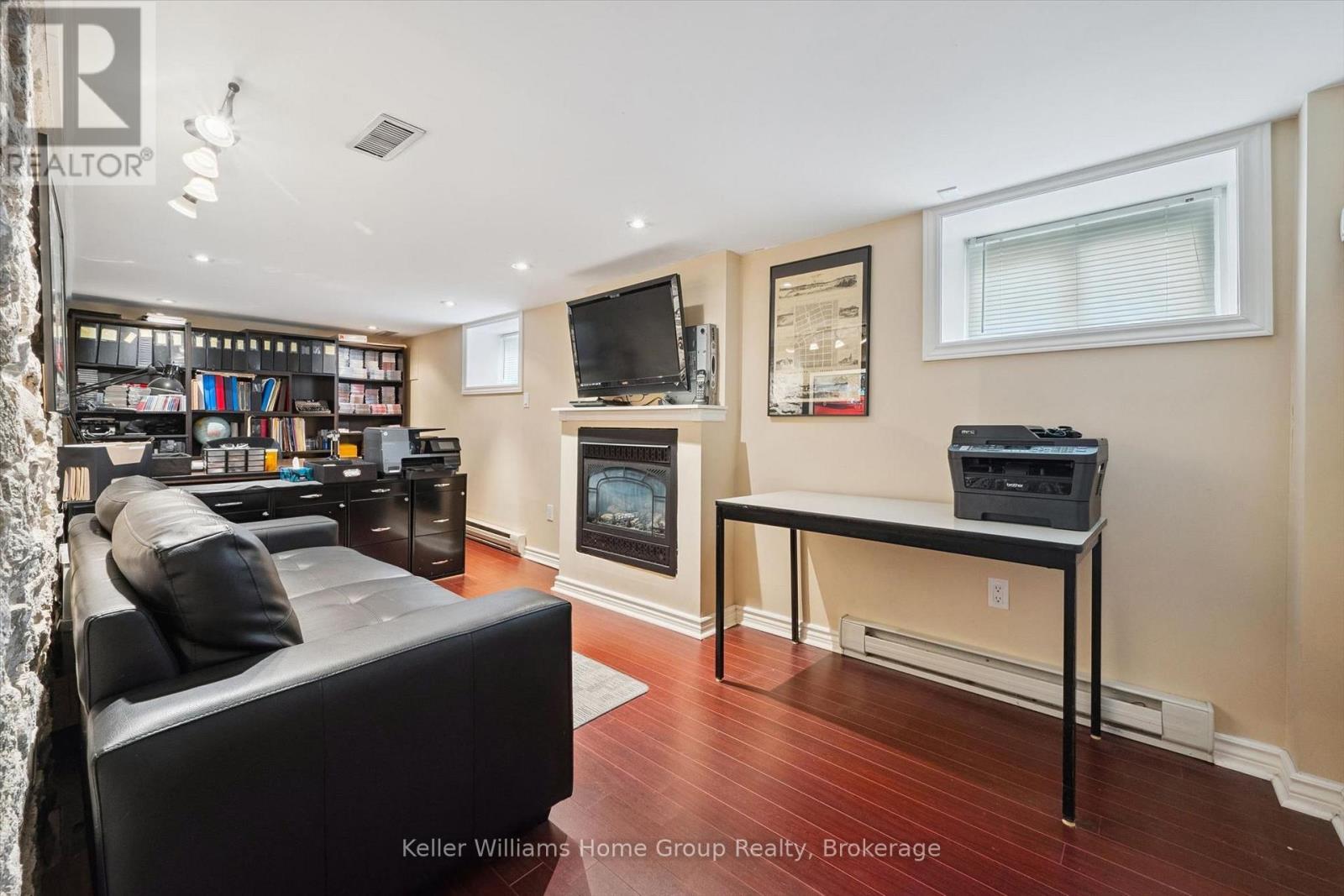330 ANGUS STREET - Image 25
